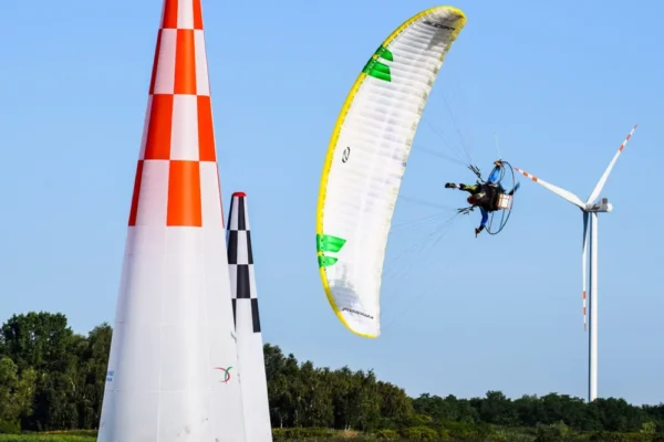 Ozone Freeride 2 Paraglider - Image 3